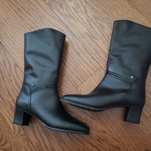 Womens size 9 boots NWT